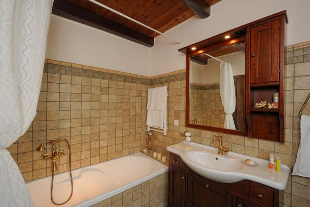 Achlia Stone House With Sea Viewヴィラ エクステリア 写真